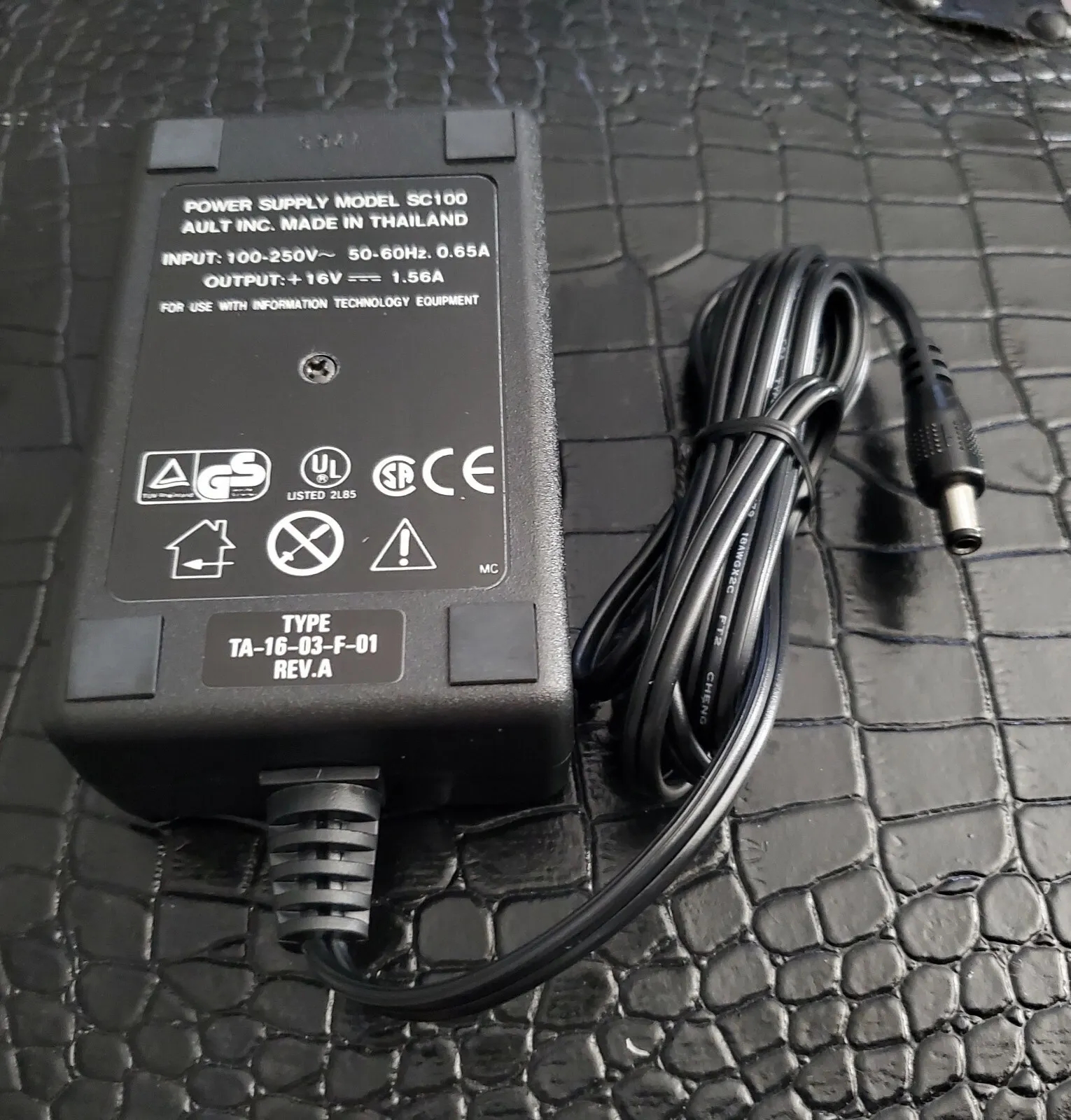 *Brand NEW*Ault Inc. 16V 1.56A AC ADAPTER Model SC100 Input 100-250V~ 50-60Hz Power Supply